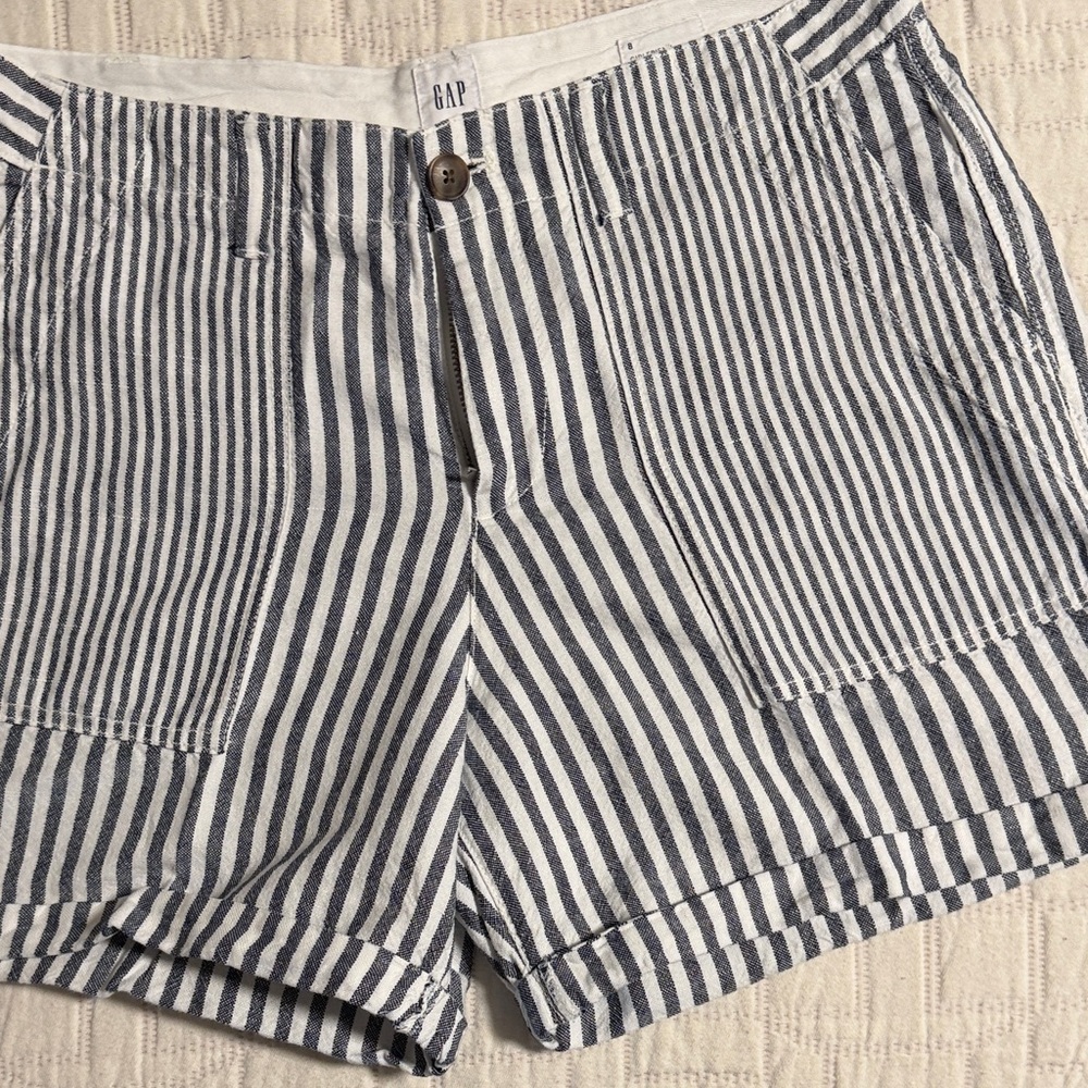 GAP Blue and White Striped Women's Bermuda Shorts size 8